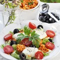 Sałatka z bulgur i serem mozzarella