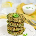 Bezglutenowe placuszki brokułowe z parmezanem