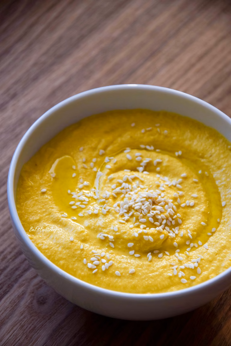 Hummus z mango i curry