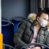Używasz jednorazowej maseczki kilka dni lub tygodni? Zobacz, co się na niej znajduje!