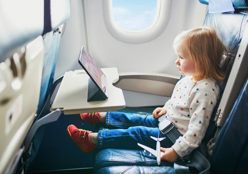 Matka z dziećmi usunięta z samolotu! Jedna prośba zamieniła wakacje w koszmar