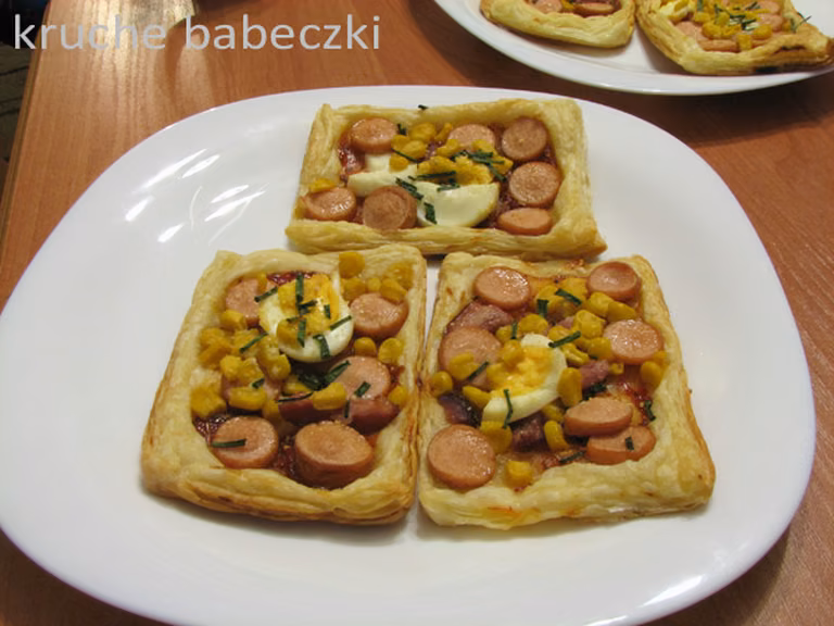 Mini pizza z ciasta francuskiego
