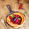 Dutch baby z owocami w miodzie
