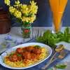 Spaghetti z pulpecikami w sosie pomidorowym