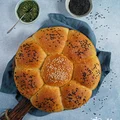 Drożdżowe bułeczki z pesto z czosnkiem niedźwiedzim