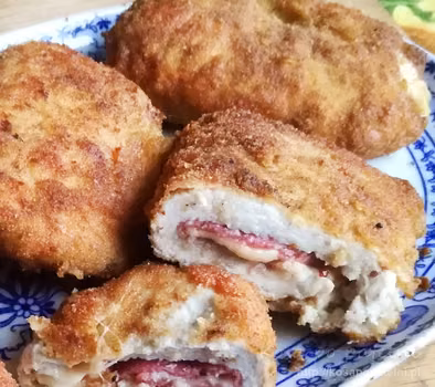 Kotlety schabowe z salami i serem