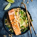 Pad thai z filetem z łososia