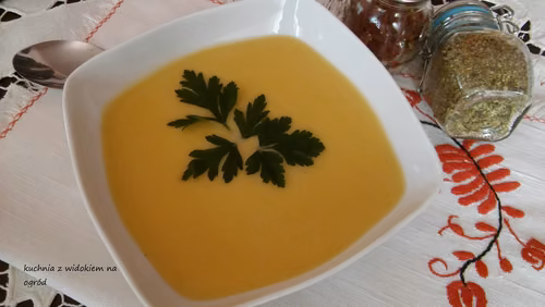 Zupa krem z cukinii. Smaczna, szybka, pożywna.
