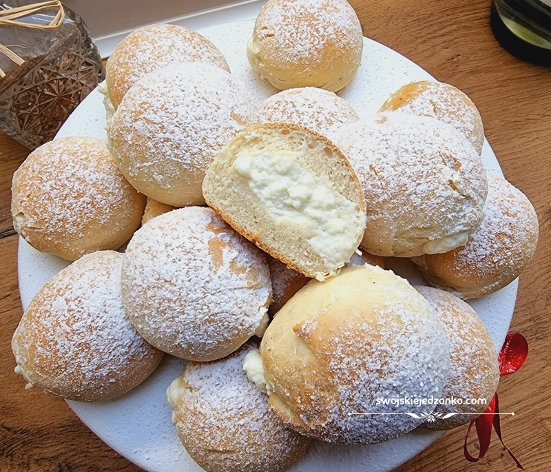 Bułeczki mleczne z kremem śmietankowym