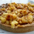 Omlet piernikowy z daktylowym karmelem i kawałkami jabłka