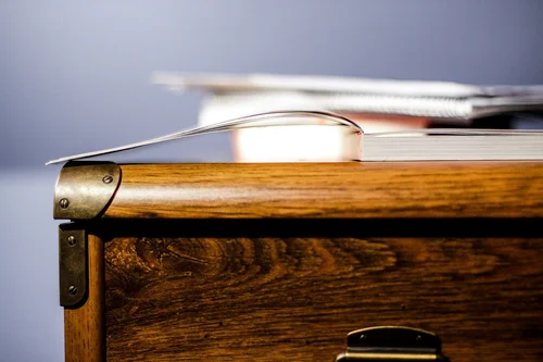 Jak odnowić stare meble ? Poradnik