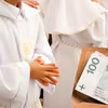 Ile pieniędzy dają dziadkowie i dalsza rodzina na komunię w 2023? Przewodnik dla rodziny i przyjaciół!
