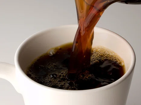 Czy kawę powinno się zalewać wrzątkiem?