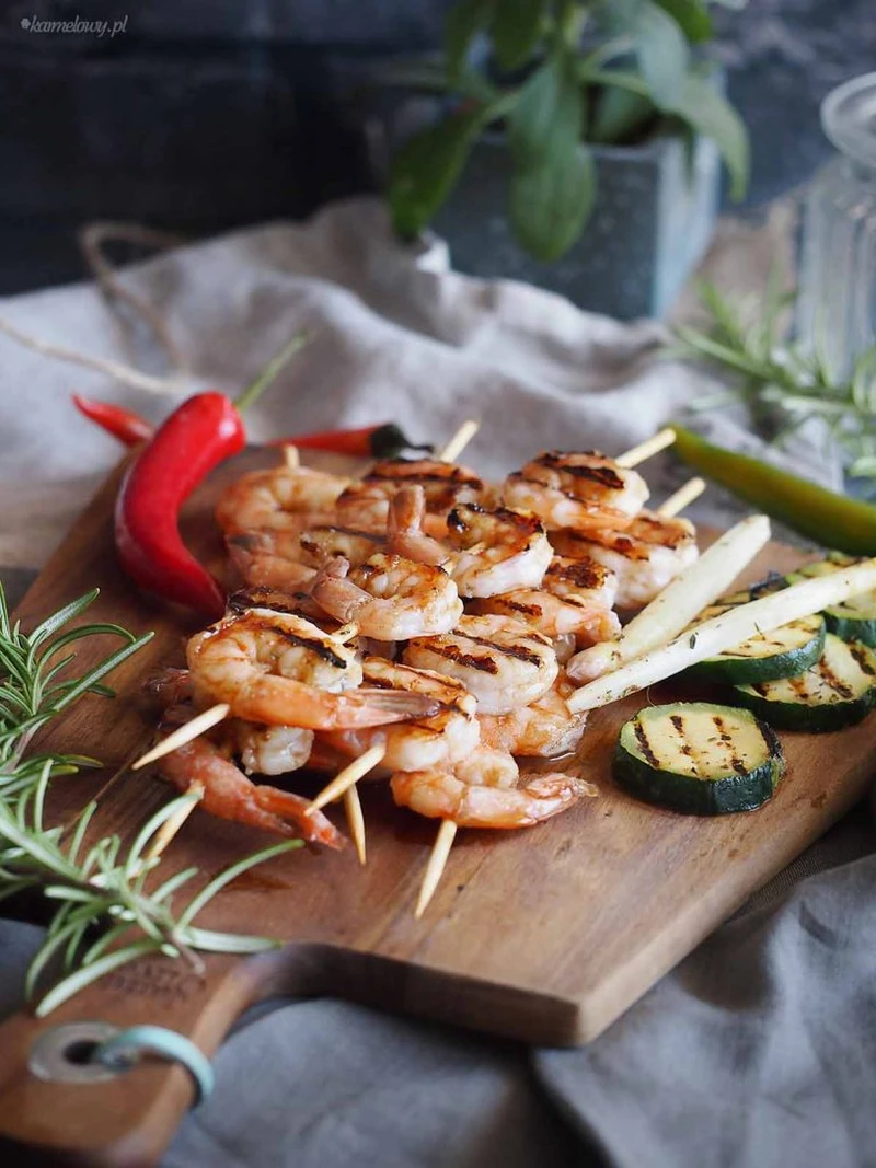 Grillowane krewetki w glazurze miodowo-piwnej