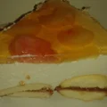 Sernik z brzoskwiniami