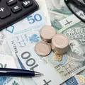 Pensja minimalna w górę, składki również: Sprawdź, ile zarobisz w 2025 roku!