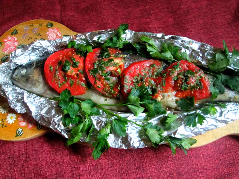 Pstrąg pieczony z pietruszką w estragonie