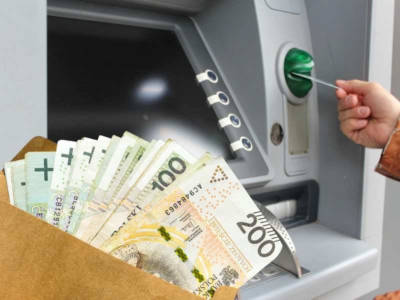 Darowizna od najbliższej rodziny? W tym przypadku skarbówka zażąda zapłaty podatku!