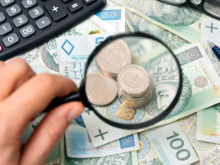 Ci pracownicy mogą liczyć na dopłatę roczną! Do końca marca otrzymają przelew na 240 zł
