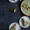 Jogurtowy sernik matcha na zimno z herbatnikami