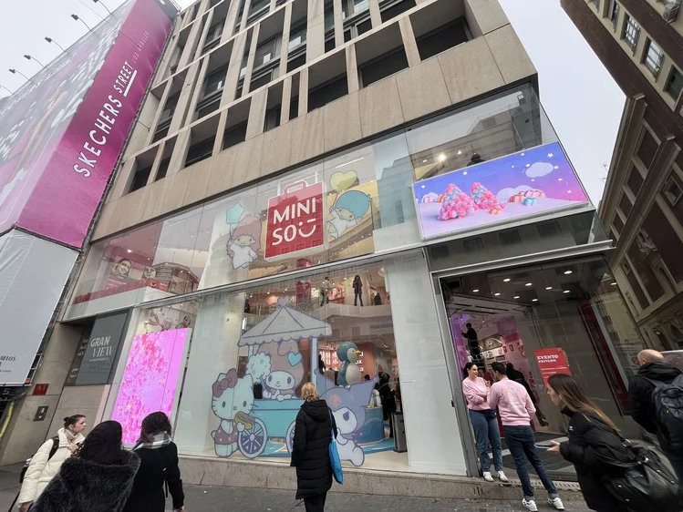 Zdjęcie Azjatycka sieć wkracza do Polski! Otwarcie nowego sklepu już 1 sierpnia, a dla klientów przygotowani atrakcyjne rabaty #1