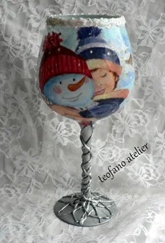 Lampion z nóżką zdobioną klejem na ciepło