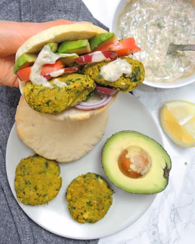 Marchewkowe Falafele w Picie z Sosem Jogurtowym