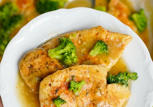 Kurczak w sosie brokułowym