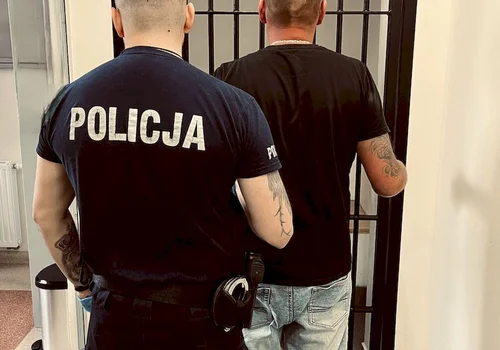Policjant z Kosakowa zatrzymał poszukiwanego w czasie wolnym od służby