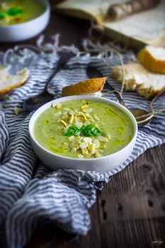 Zupa brokułowa z serem Gorgonzola