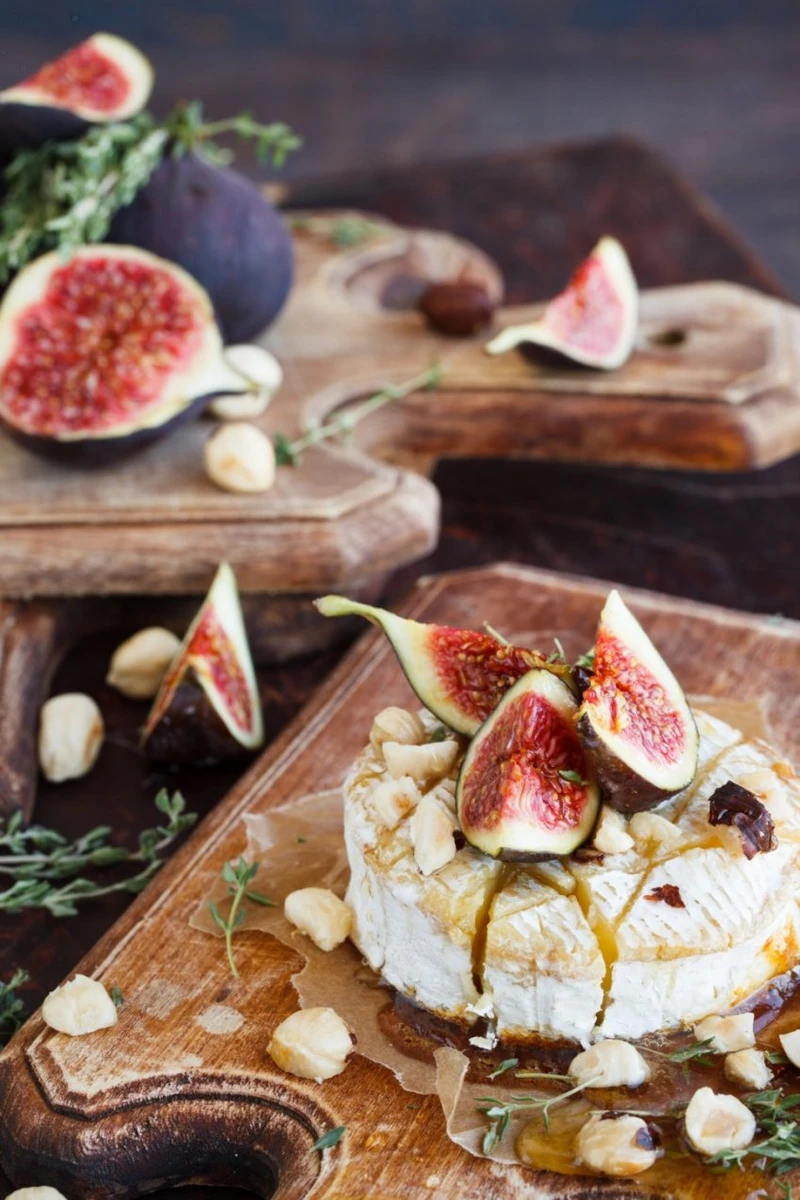 PIECZONY CAMEMBERT Z FIGAMI