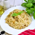 Błyskawiczne spaghetti ze szprotkami