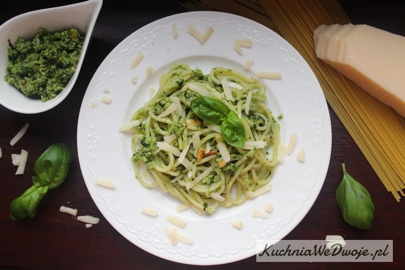 Spaghetti z pesto bazyliowym