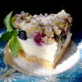 Kruche ciasto z lekka budyniową pianką i owocami