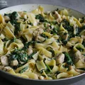 Kremowe tagliatelle z kurczakiem i szpinakiem