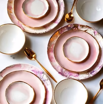 Nieregularna zastawa ceramiczna