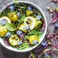 Sałatka z ziemniakami i pesto koperkowym