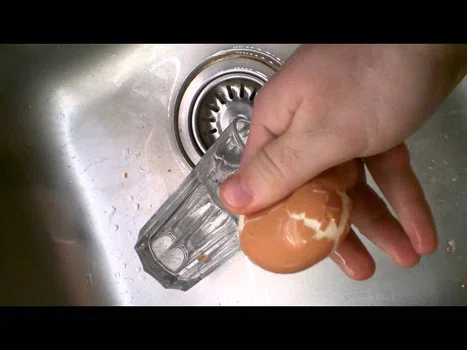Jak obrać jajko w 10 sekund