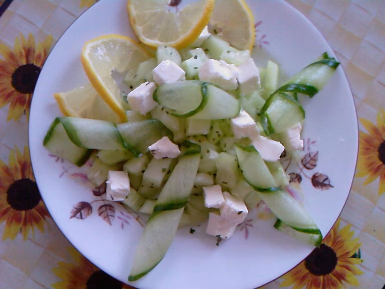 Ogórkowa przystawka z serem feta