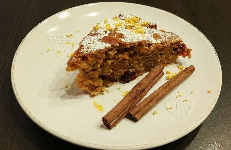 Ciasto marchewkowe z żurawiną
