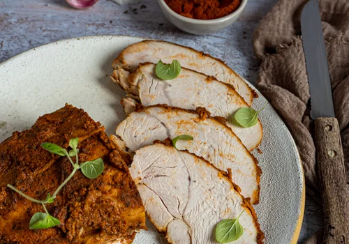 Pieczona pierś z indyka z przyprawami