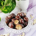 Pralinki z masła orzechowego nerkowców i mąki kokosowej