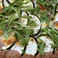 Razowe galette z cukinią i mozzarellą