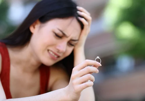 „Zdradził mnie po zaręczynach – i teraz twierdzi, że ‘musiał się upewnić’” – pisze Karolina [LIST]