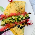 Omlet twarogowo – pietruszkowy z dodatkiem sera żółtego