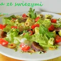 Sałatka ze świeżymi figami i dresingiem na bazie musztardy miodowej