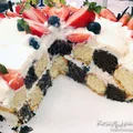 Tort kostka z bitą śmietaną
