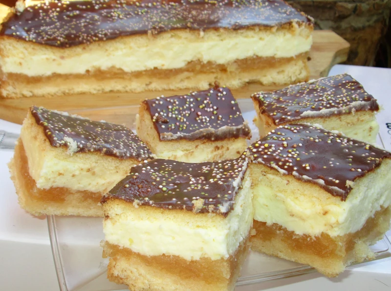 Ciasto Delicja z kremem i jabłkami +FILM