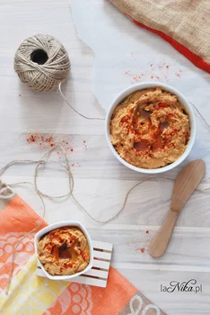 Hummus z suszonymi pomidorami