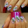 Piękny wiosenny manicure